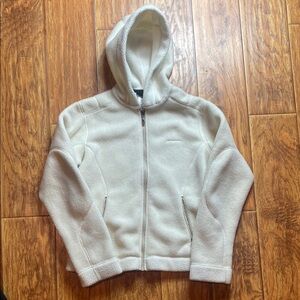Patagonia women’s medium white fleece jacket